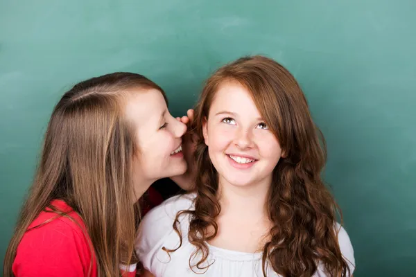 dinamicas para ebd duas verdades uma mentira EBD Hoje - Escola Dominical Dinâmicas para EBD: Veja 20 sugestões de brincadeiras imagem de um menino e uma menina contando segredos. Brincadeira Duas verdades, uma mentira. Dinâmicas para EBD.