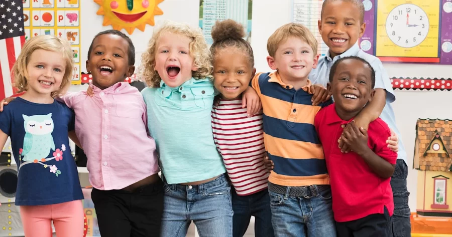 encontre um dinamica para aulas da ebd EBD Hoje - Escola Dominical Dinâmicas para EBD: Veja 20 sugestões de brincadeiras Meninos e meninas abraçados sorrindo, brincadeira de "Encontre um". Dinâmicas para aulas da EBD.