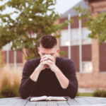 Como aprendi a mudar minha perspectiva de santo para pecador em necessidade de graça – EBD Hoje