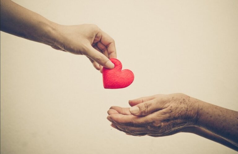 Humildade: 4 maneiras de considerar os outros mais do que você mesmo – EBD Hoje