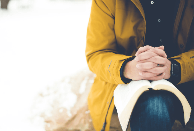 A graça de Deus faz com que algumas pessoas adorem – EBD Hoje