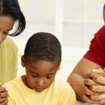 10 maneiras de abordar o tempo bíblico em família – EBD Hoje