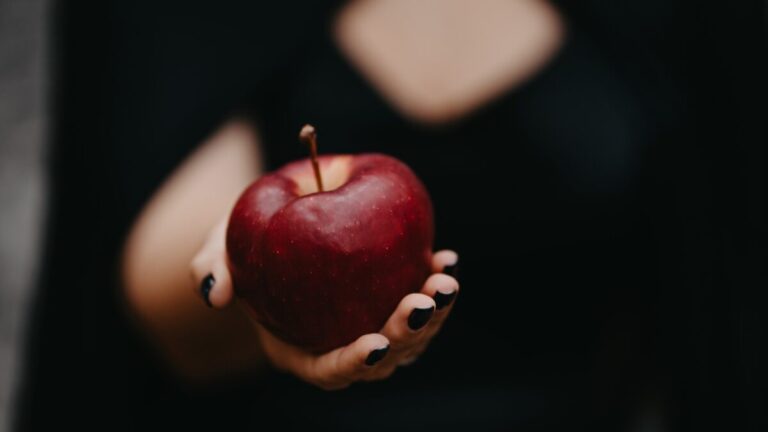 O que eu preciso saber quando estou lutando contra Satanás? – EBD Hoje