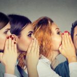 5 Versículos da Bíblia para evitar fofocas – EBD Hoje