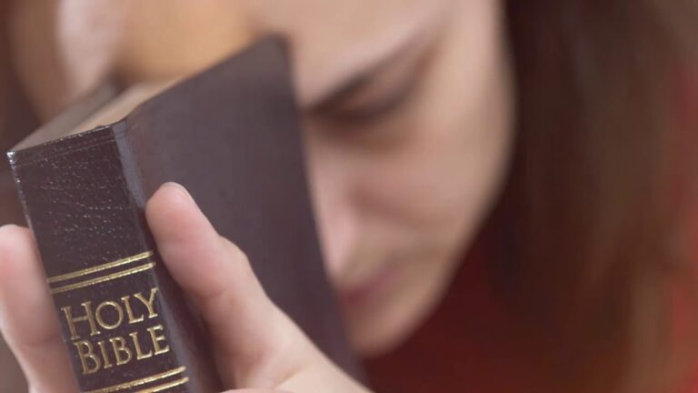 4 sinais de que Deus está falando com você – EBD Hoje