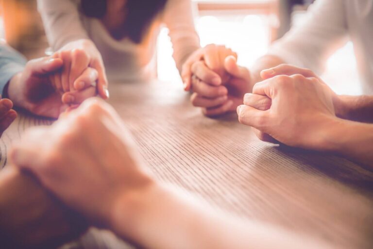 4 maneiras de servir como um casal – EBD Hoje