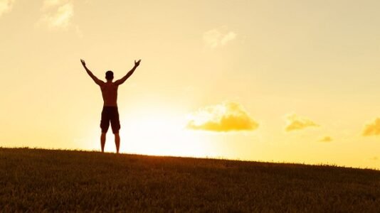 A dolorosa lição de aprender a alegria – EBD Hoje