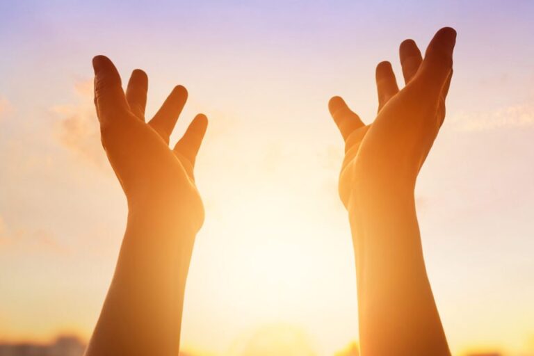 15 Versículos que ensinam como Orar – EBD Hoje